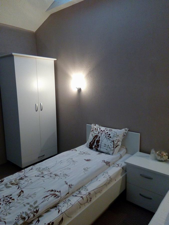 Bed and Breakfast Kafana "Kaj Zoki" Probistip Екстер'єр фото