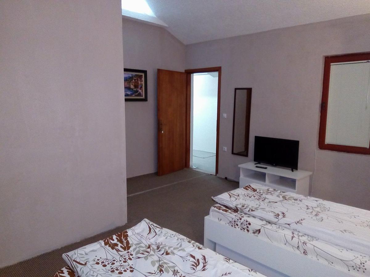 Bed and Breakfast Kafana "Kaj Zoki" Probistip Екстер'єр фото